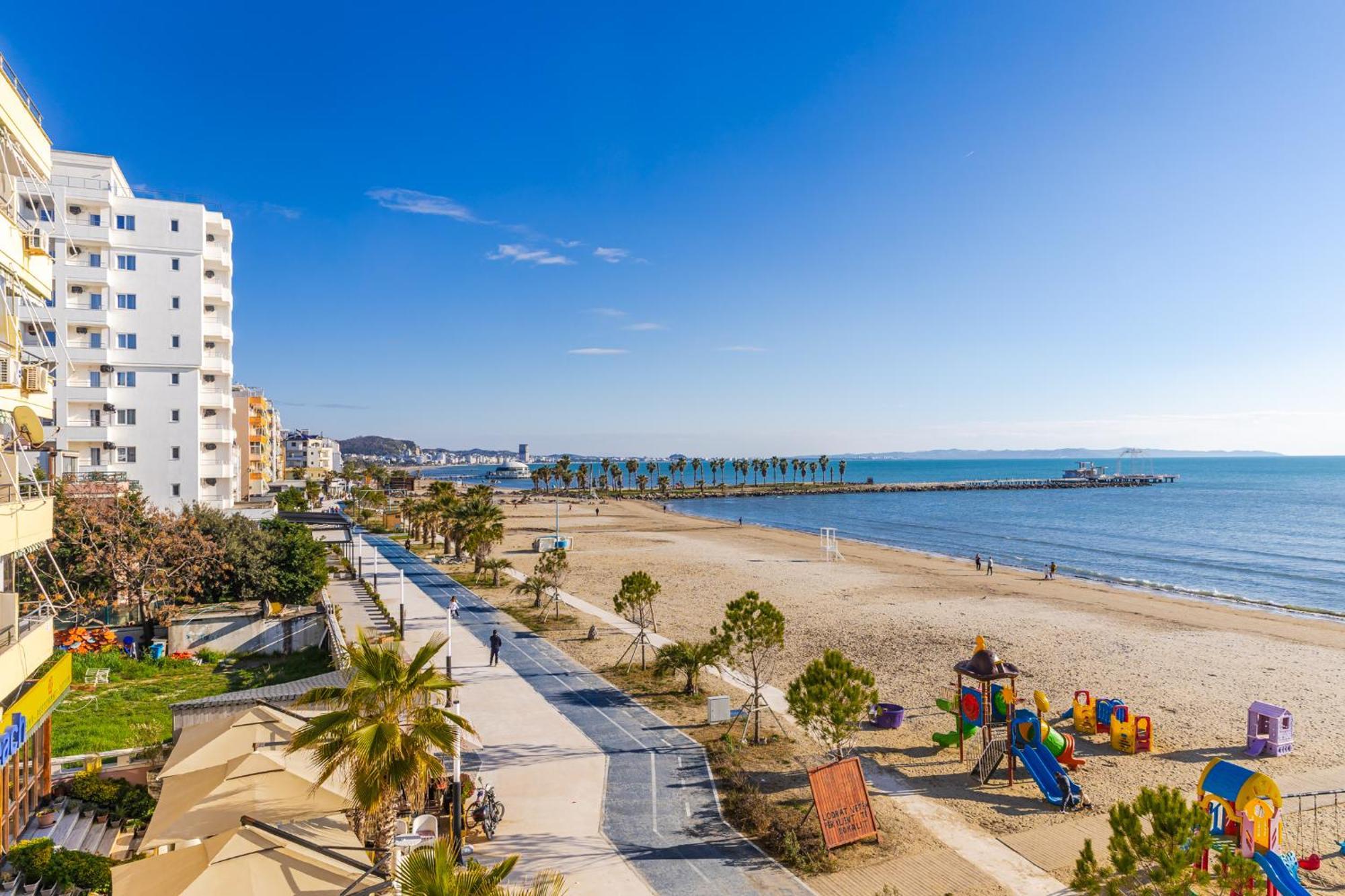 The Beachfront Apartment Durrës Exterior foto